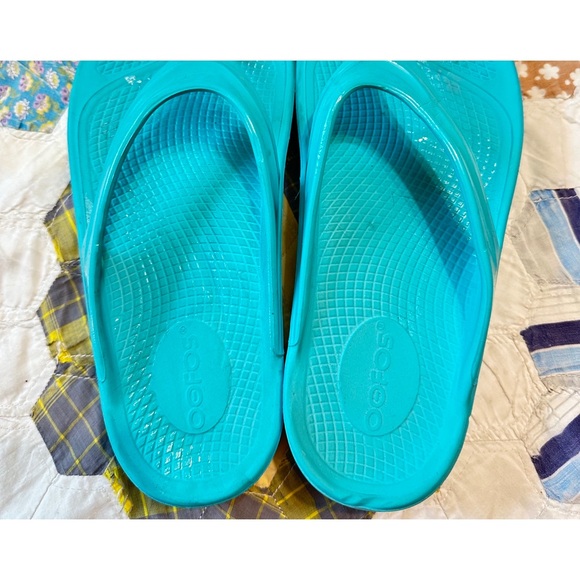 WOMEN’S SIZE 7 OOFOS - Picture 2 of 5